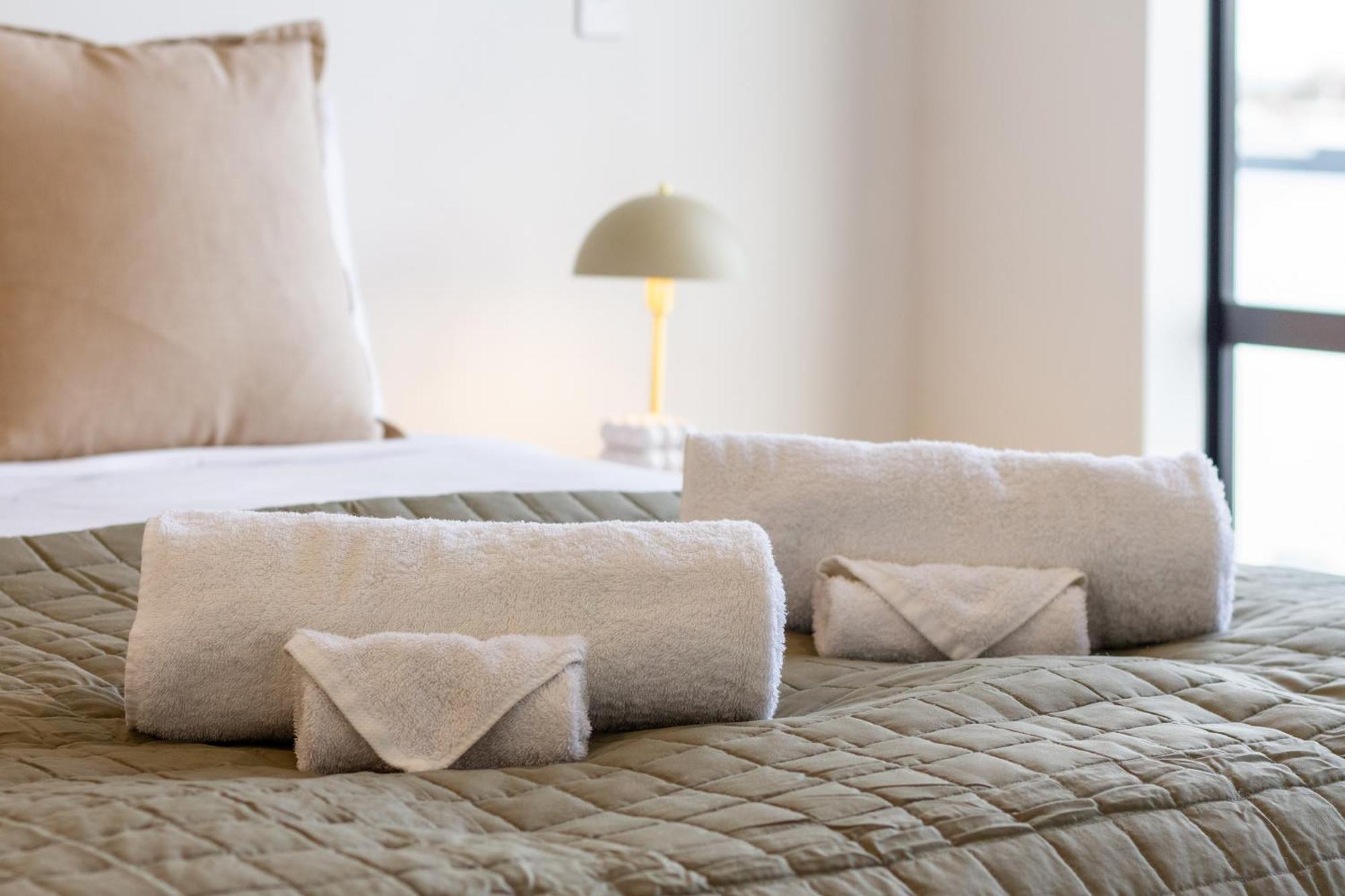 2 Bed, 2 Bath W Sofa Bed - Great Cafes Nearby Daire Christchurch Dış mekan fotoğraf
