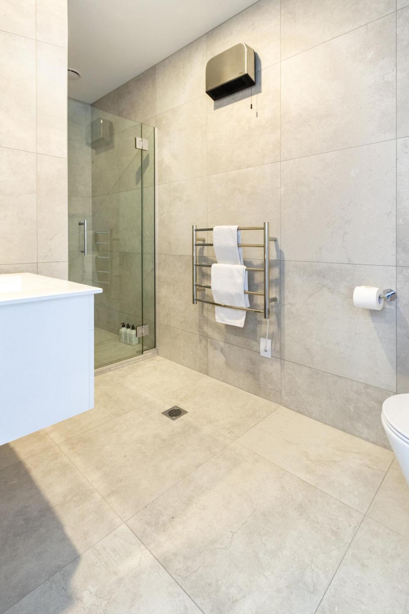 2 Bed, 2 Bath W Sofa Bed - Great Cafes Nearby Daire Christchurch Dış mekan fotoğraf